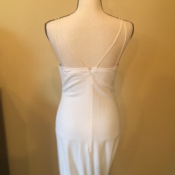 Beautiful white long gown - Picture 2 of 4